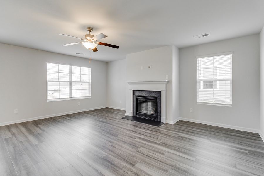 Spacious, unfurnished interior of a new home in Bluefield, Lexington (Image 11).