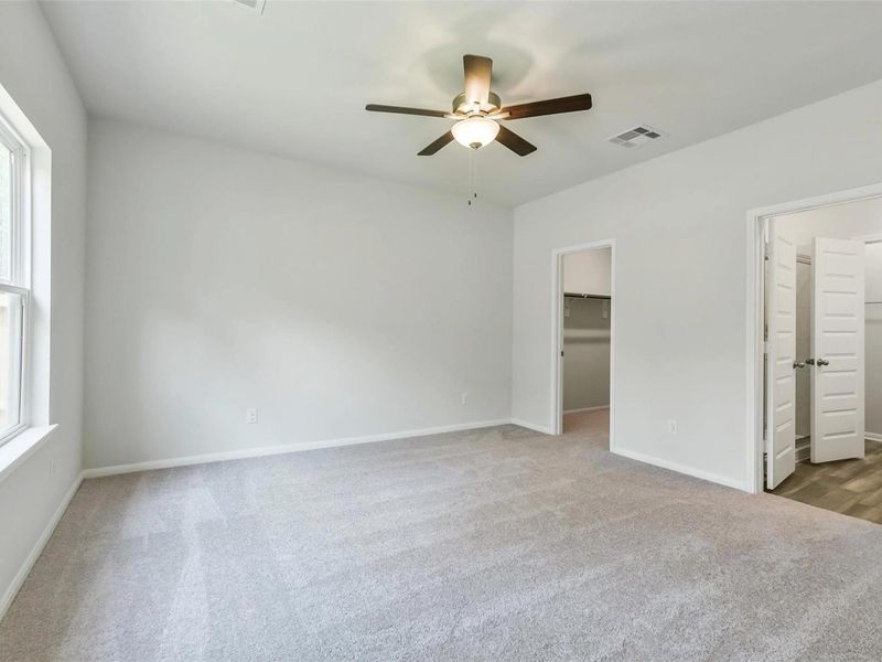 Spacious, unfurnished interior of a new home in Caney Creek Place, Conroe (Image 25).
