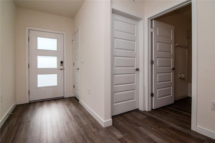 Spacious, unfurnished interior of a new home in Epperson, Wesley Chapel (Image 10).