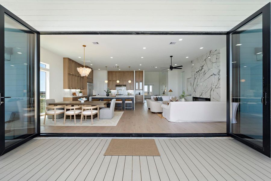 Main Level Deck. Main Level Deck.