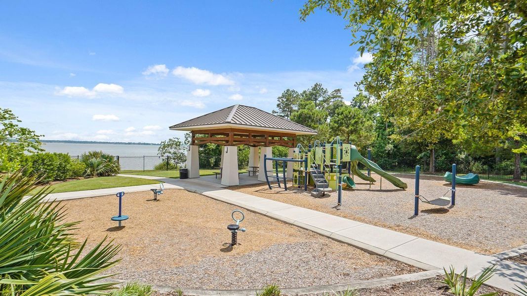 Community amenities in Bridges on Lake Houston Villas, Houston (Image 5).