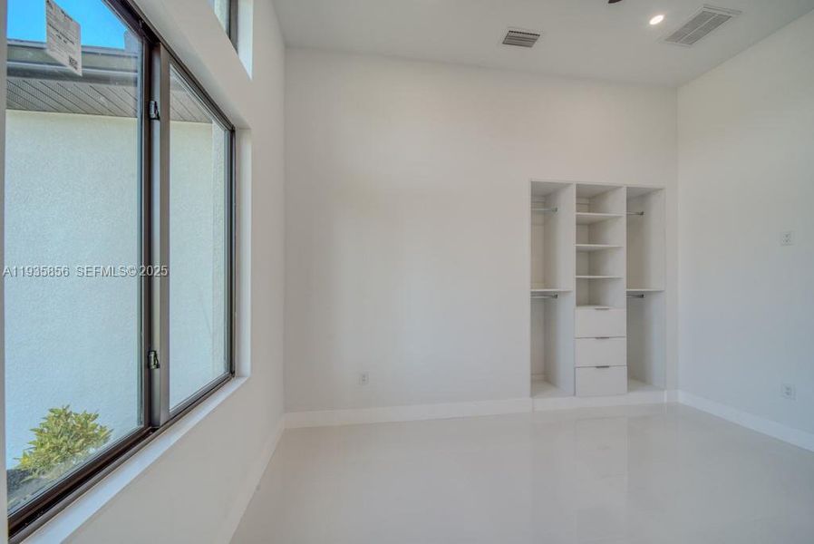 Spacious, unfurnished interior of a new home in , Cape Coral (Image 81).