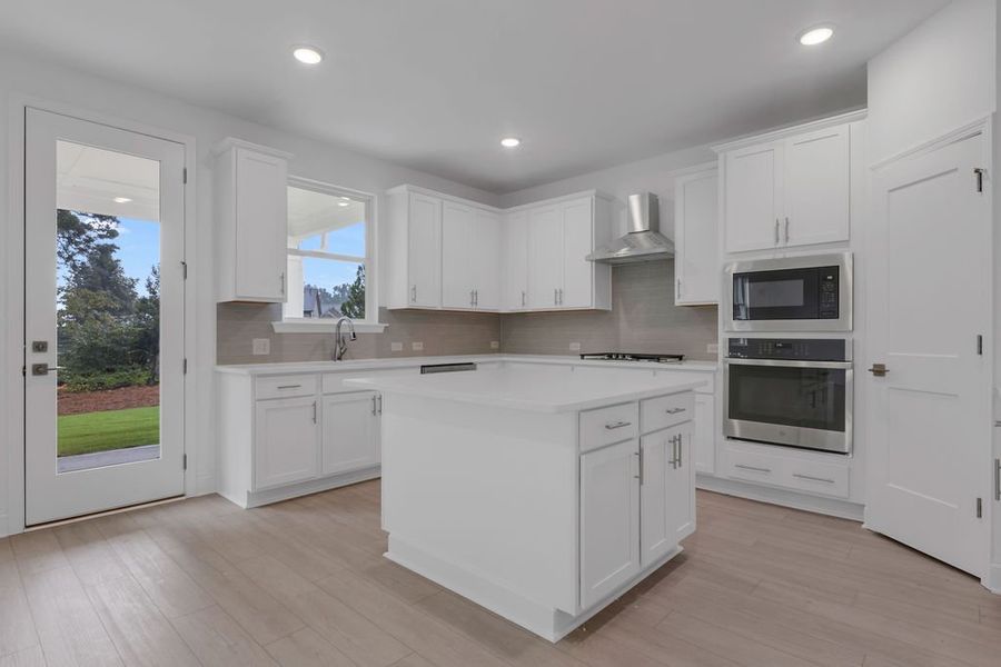 Representative furnished interior of a home built from the Canton by UnionMain Homes in Three Rivers, Rome (Image 11).