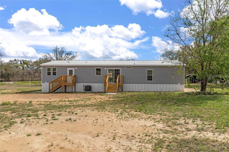 Exterior details and patio area of a home in , Dade City (Image 27).