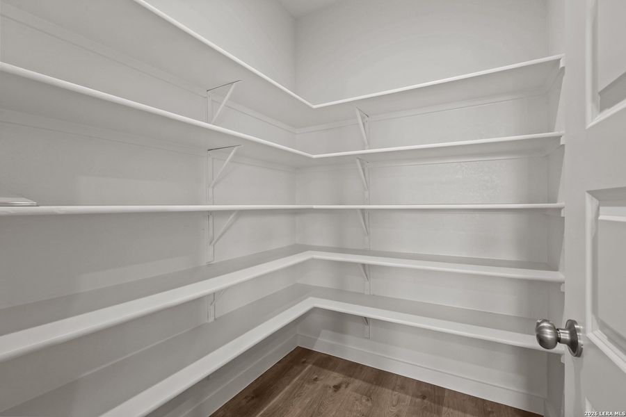 Spacious, unfurnished interior of a new home in Spring Creek, San Antonio (Image 16).