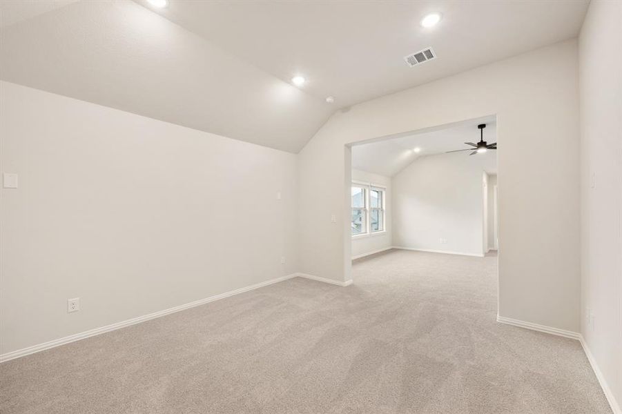 Spacious, unfurnished interior of a new home in Villages of Hurricane Creek, Anna (Image 30).