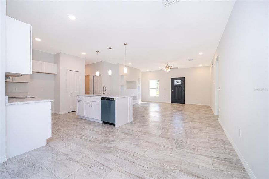 Spacious, unfurnished interior of a new home in , Kissimmee (Image 20). Spacious, unfurnished interior of a new home in , Kissimmee (Image 20).