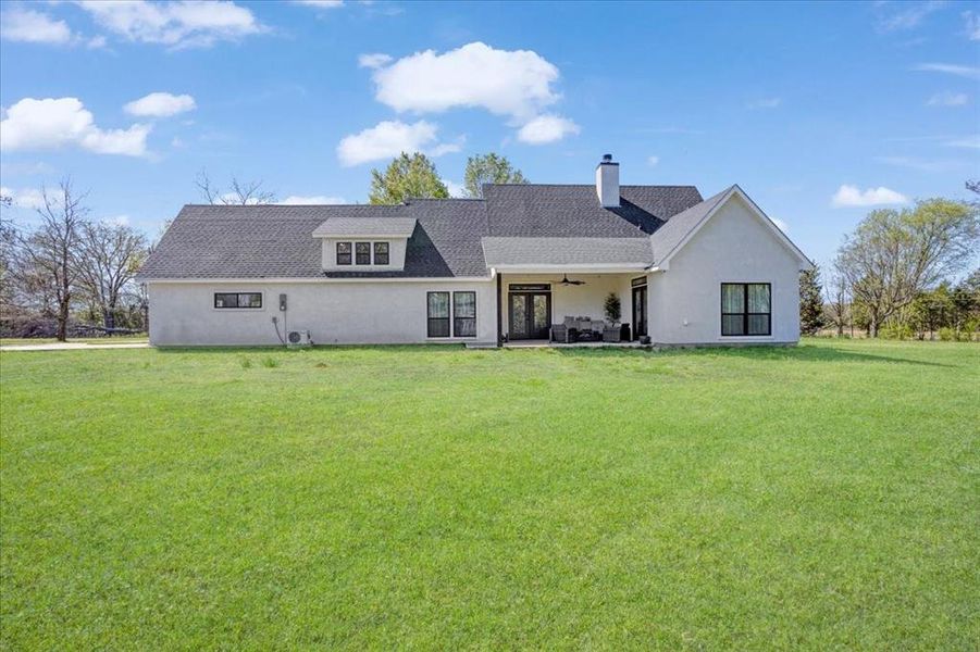 Exterior details and patio area of a home in , Pittsburg (Image 22).