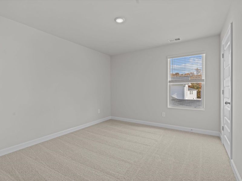 Spacious, unfurnished interior of a new home in Creek Ridge - Heritage Collection, Spartanburg (Image 20).