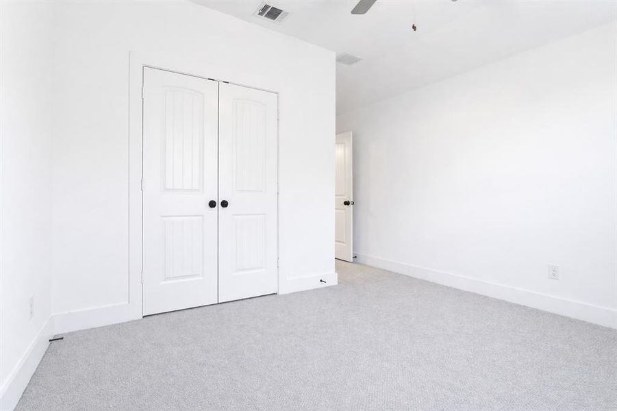 Spacious, unfurnished interior of a new home in , Hickory Creek (Image 22).