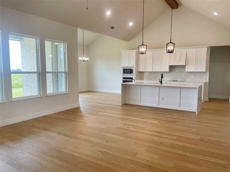 Spacious, unfurnished interior of a new home in , Waxahachie (Image 9).