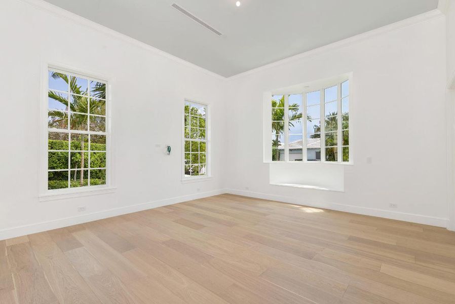 1st Floor Guest Bedroom