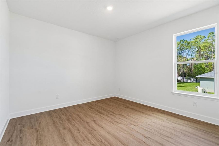 Spacious, unfurnished interior of a new home in , Weeki Wachee (Image 66).