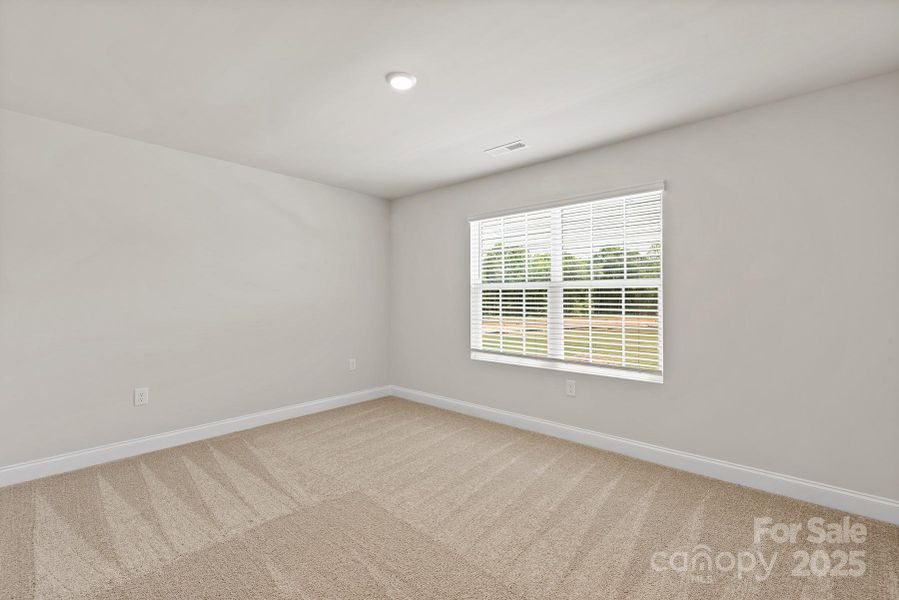 Spacious, unfurnished interior of a new home in Stagecoach Station, Gastonia (Image 11).