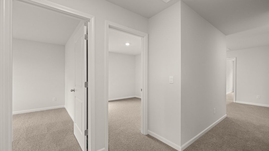Representative unfurnished interior of a home built from the Robie by D.R. Horton in Lost Creek, Dallas (Image 33).