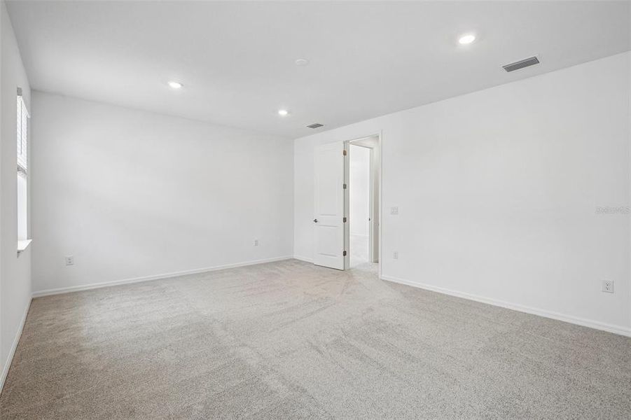 Spacious, unfurnished interior of a new home in Tiburon, Nokomis (Image 37). Spacious, unfurnished interior of a new home in Tiburon, Nokomis (Image 37).
