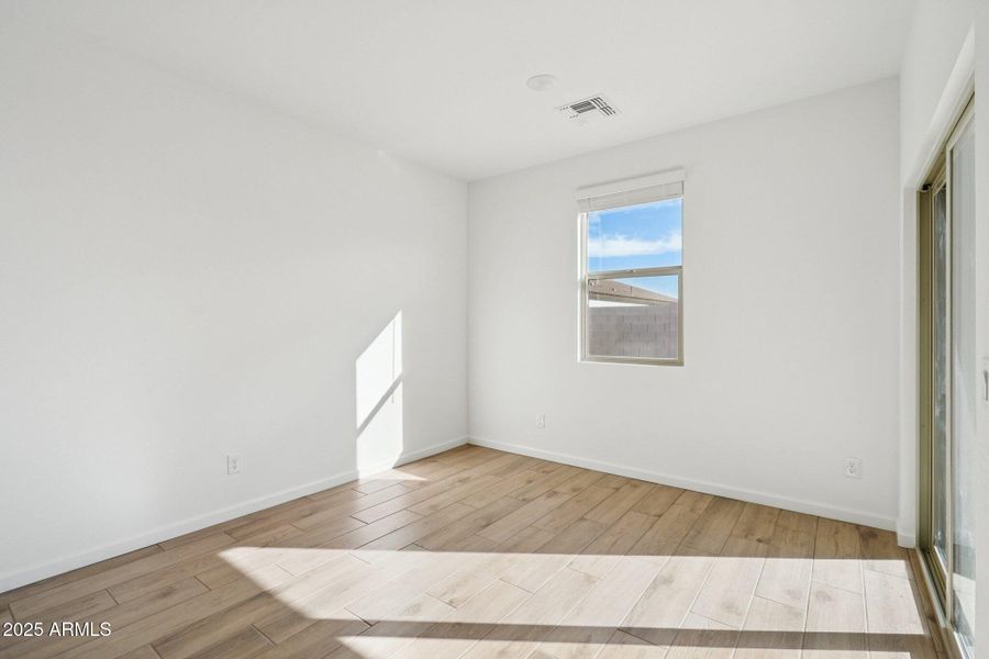 8-web-or-mls-W Mellen Ln-S0512-008