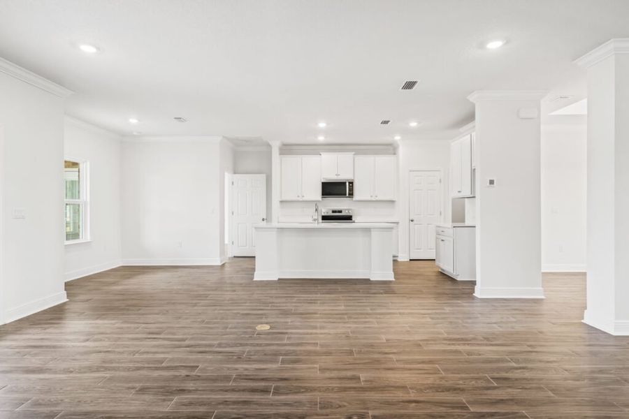 Spacious, unfurnished interior of a new home in Natureview, Freeport (Image 23).