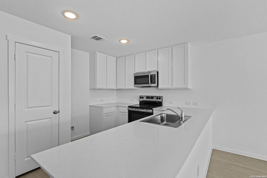 Furnished interior view inside a new home in Guadalupe Ridge, New Braunfels (Image 11). Furnished interior view inside a new home in Guadalupe Ridge, New Braunfels (Image 11).