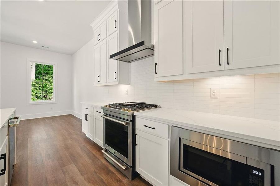Furnished interior view inside a new home in , Atlanta (Image 4).