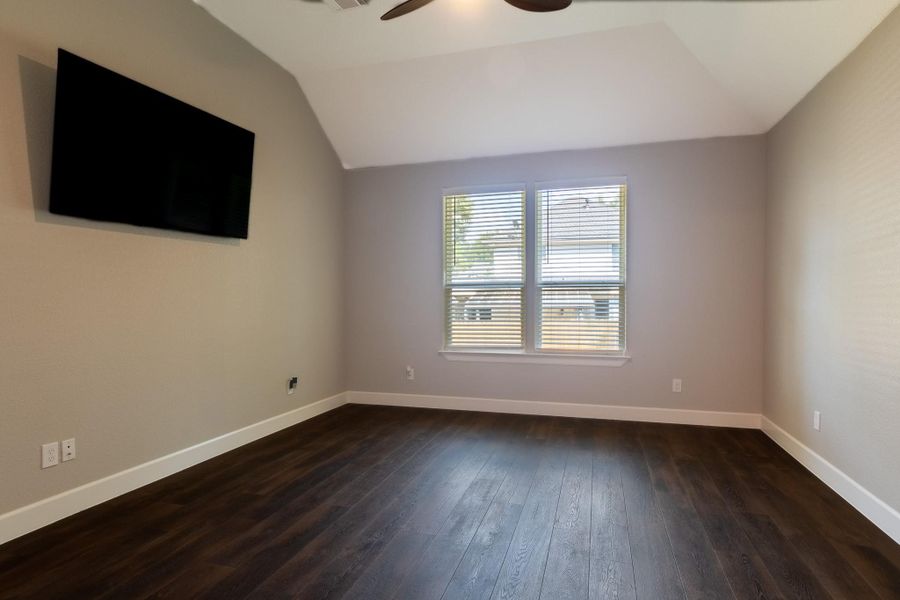 Spacious, unfurnished interior of a new home in , Huntsville (Image 29).