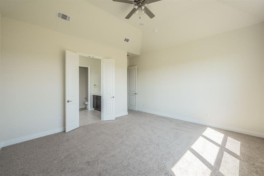 Spacious, unfurnished interior of a new home in Matthews Farms, Venus (Image 26). Spacious, unfurnished interior of a new home in Matthews Farms, Venus (Image 26).