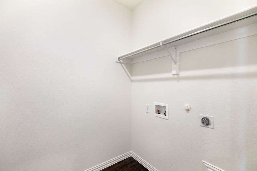 Spacious, unfurnished interior of a new home in Edgewater, Fate (Image 29).