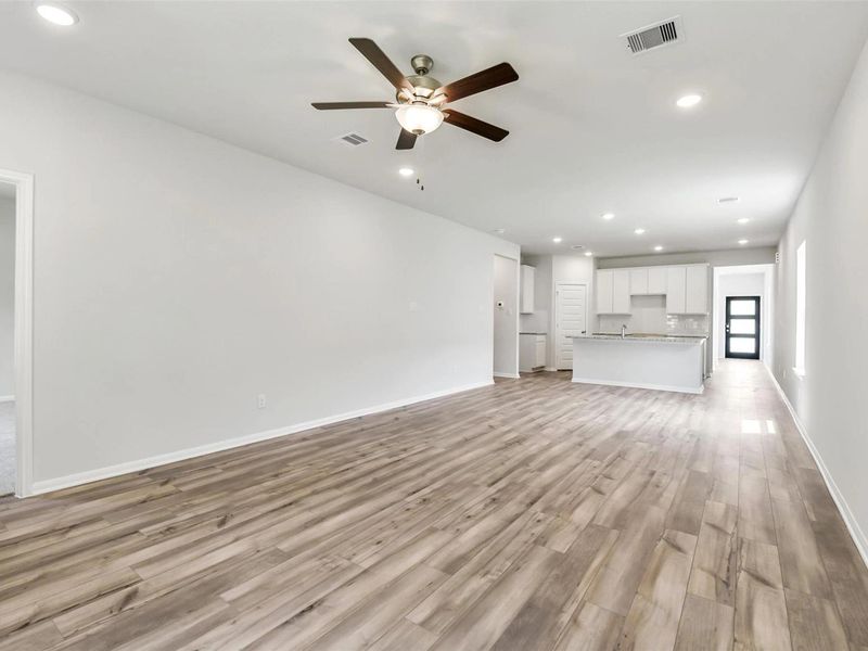 Spacious, unfurnished interior of a new home in Caney Creek Place, Conroe (Image 14).