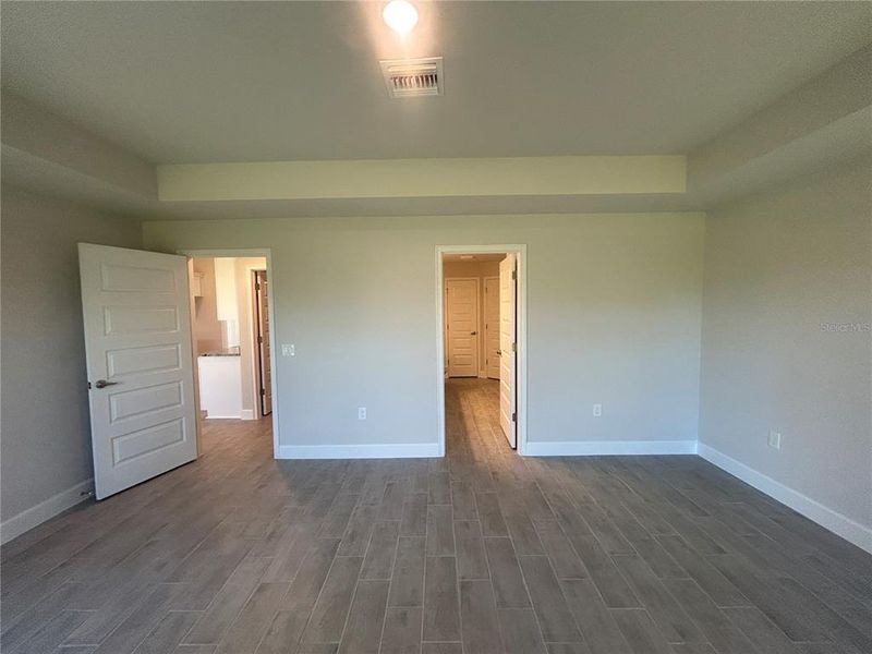 Spacious, unfurnished interior of a new home in Deep Creek, Punta Gorda (Image 26).