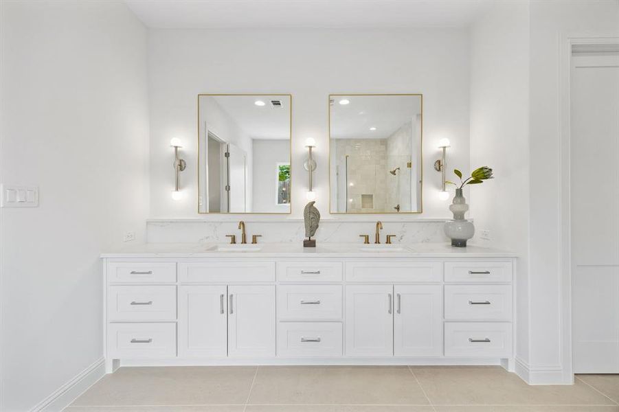 Furnished interior view inside a new home in , Dallas (Image 28). Furnished interior view inside a new home in , Dallas (Image 28).