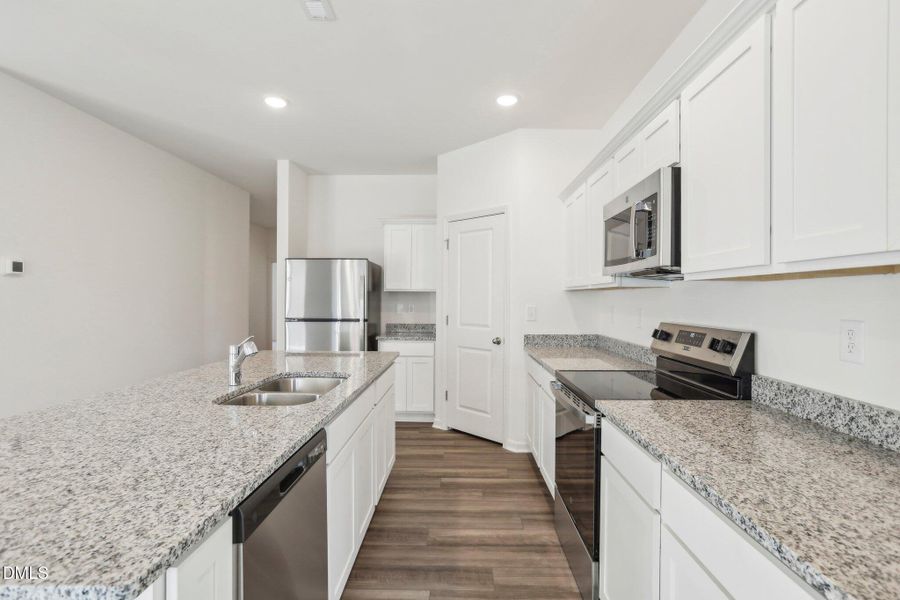 22-web-or-mls-Babbling Brk Dr-014