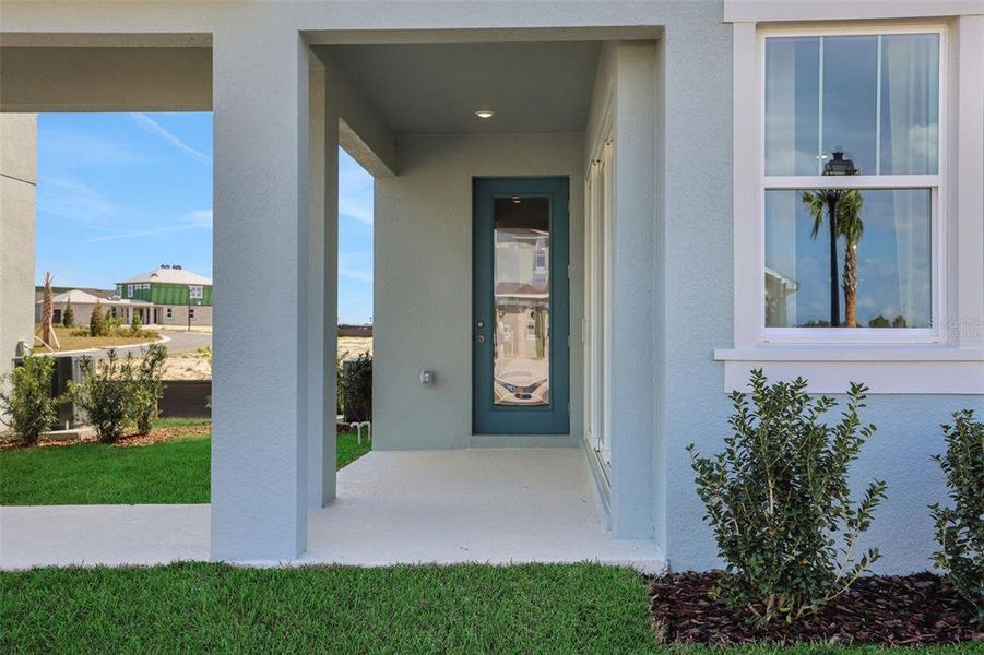 Exterior details and patio area of a home in Crossroads at Kelly Park, Apopka (Image 25).