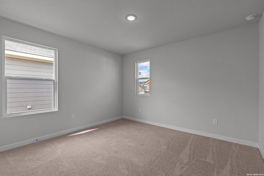 Spacious, unfurnished interior of a new home in Spring Creek, San Antonio (Image 14).