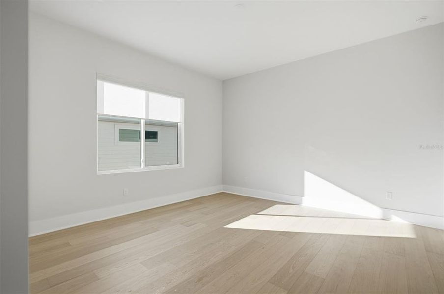Spacious, unfurnished interior of a new home in , Tampa (Image 56).