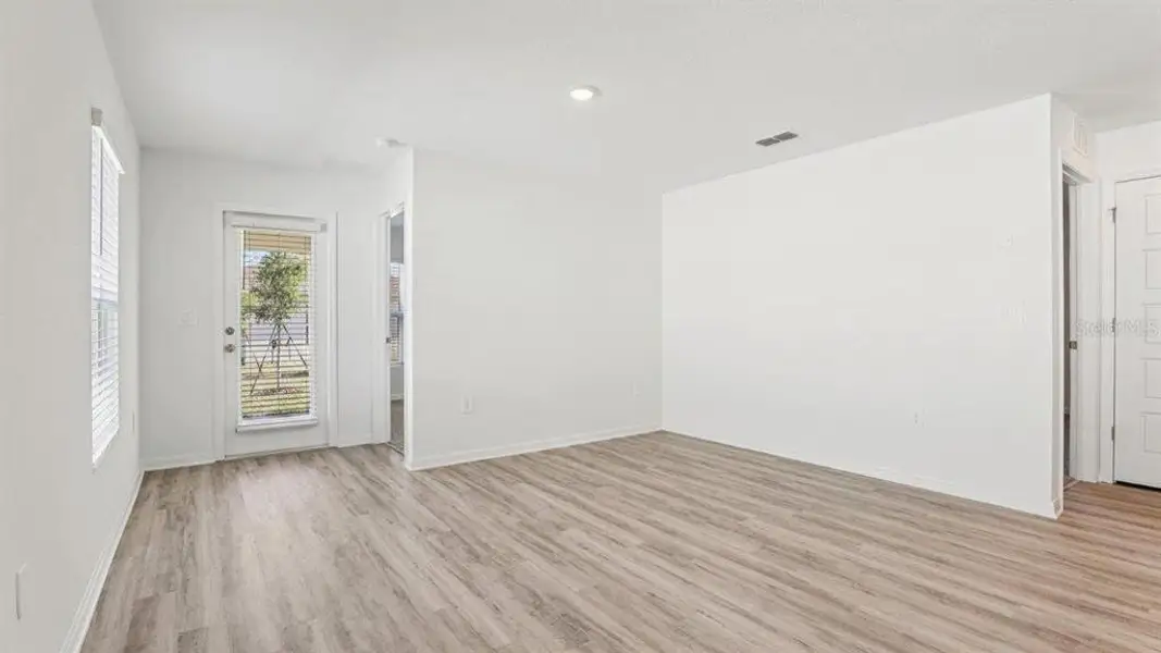 Spacious, unfurnished interior of a new home in Villamar, Winter Haven (Image 23).