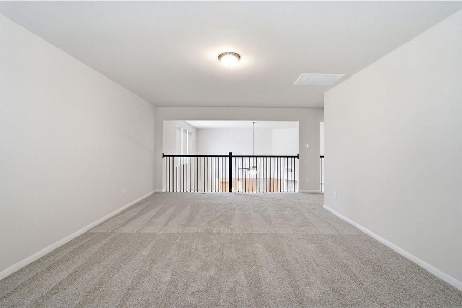 Spacious, unfurnished interior of a new home in Pearlbrook, Texas City (Image 21).
