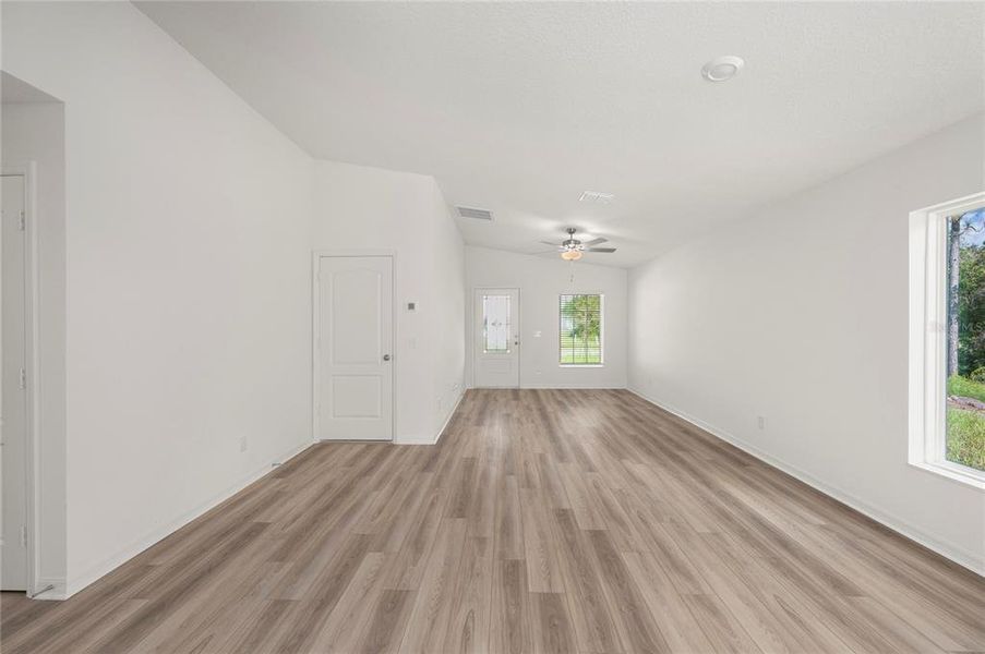 Image 18 of a home in Poinciana.