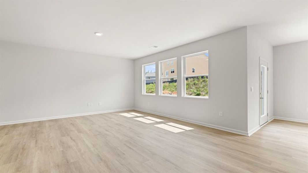 Spacious, unfurnished interior of a new home in Sherwood Manor, South Fulton (Image 13).