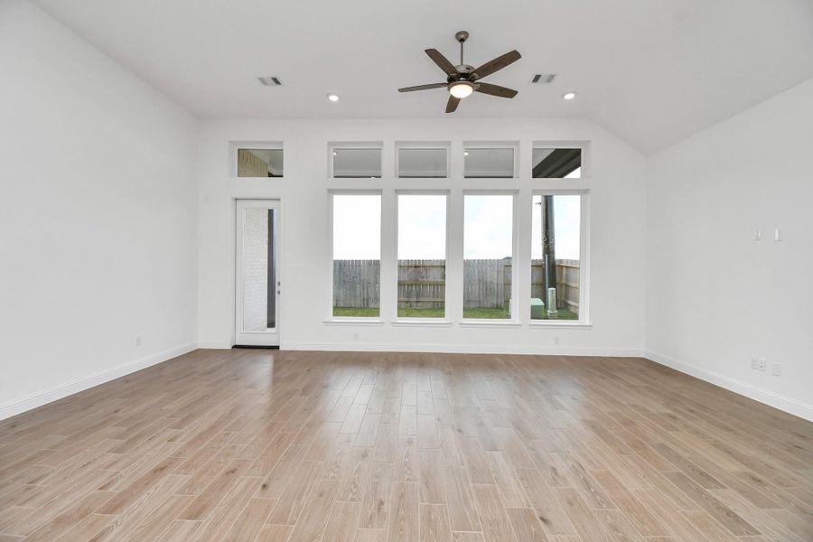 Spacious, unfurnished interior of a new home in Arabella on the Prairie: Heritage Collection, Booth (Image 12).