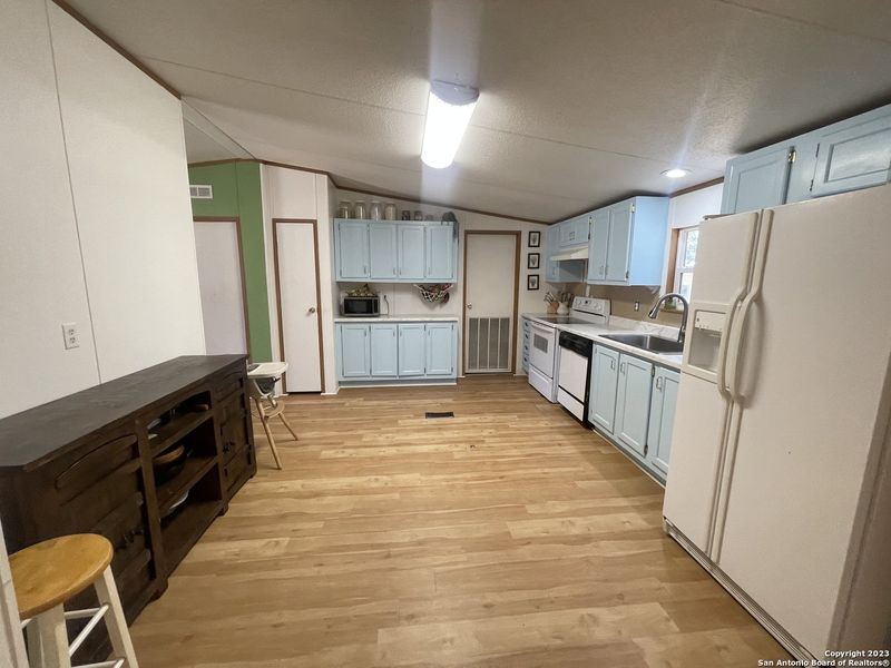 Furnished interior view inside a new home in , Bandera (Image 17).
