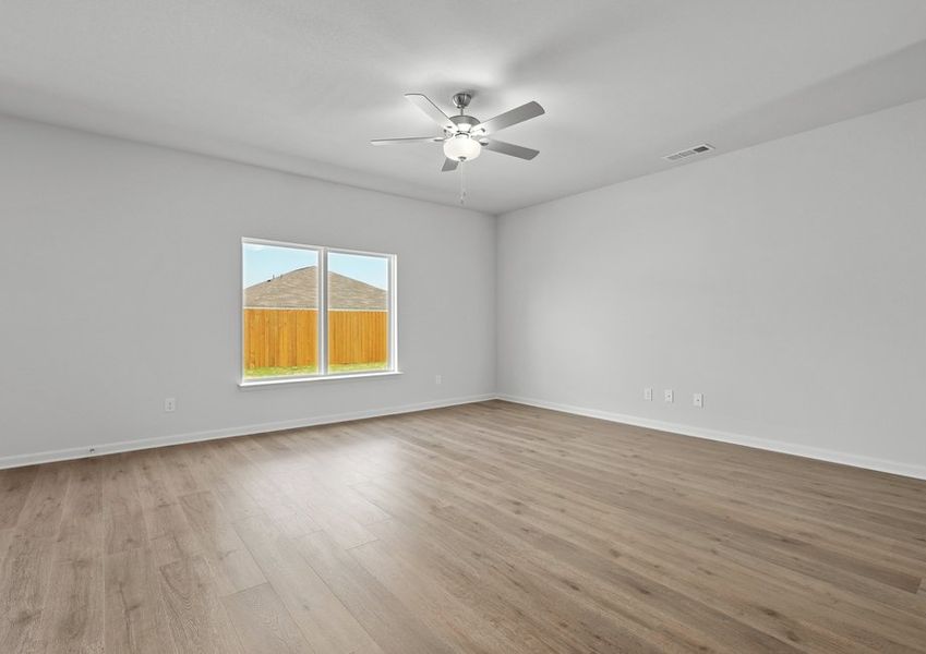 The living room is spacious and has plenty of space for family and friends. The living room is spacious and has plenty of space for family and friends.