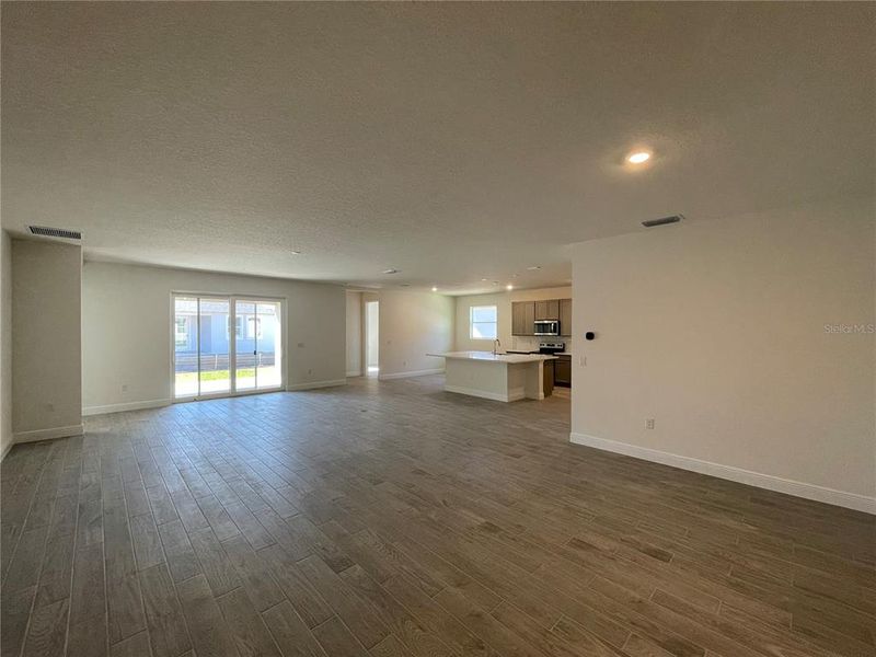 Spacious, unfurnished interior of a new home in Angeline, Land O' Lakes (Image 33).