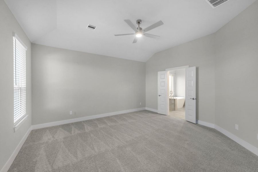 Spacious, unfurnished interior of a new home in Briarwood Crossing, Rosenberg (Image 18).