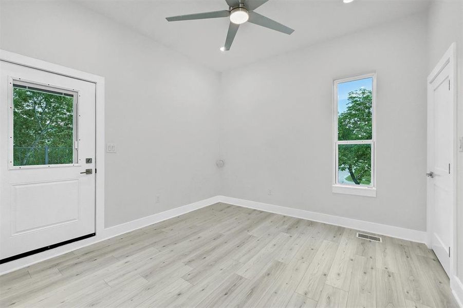 Spacious, unfurnished interior of a new home in , Pottsboro (Image 23).