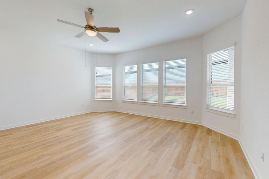 Spacious, unfurnished interior of a new home in Edgewood, Leander (Image 14).