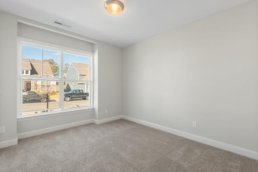 Spacious, unfurnished interior of a new home in Wexford, Elon (Image 23).