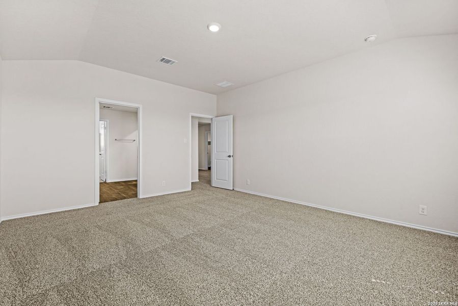 Spacious, unfurnished interior of a new home in Redbird Ranch, San Antonio (Image 26).
