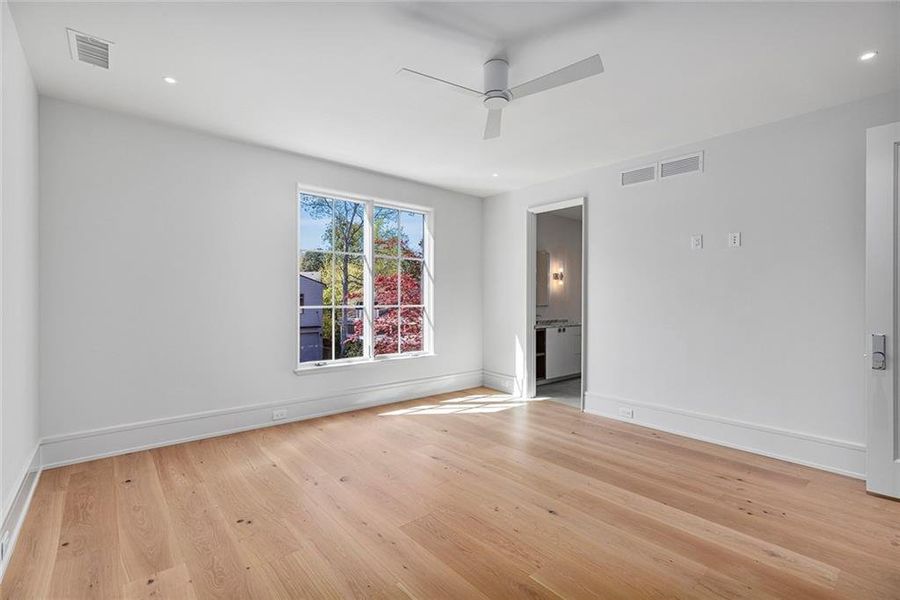 Spacious, unfurnished interior of a new home in , Atlanta (Image 20).