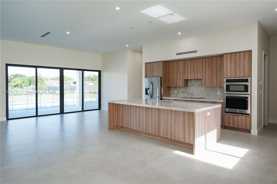 Image 83 of a home in .