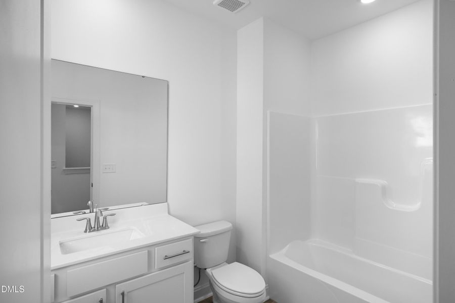 SUN_Stoneriver_Pic_Waterbury_Bath2_1of1